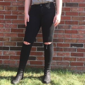 AE Black High-rise Distressed Jeans